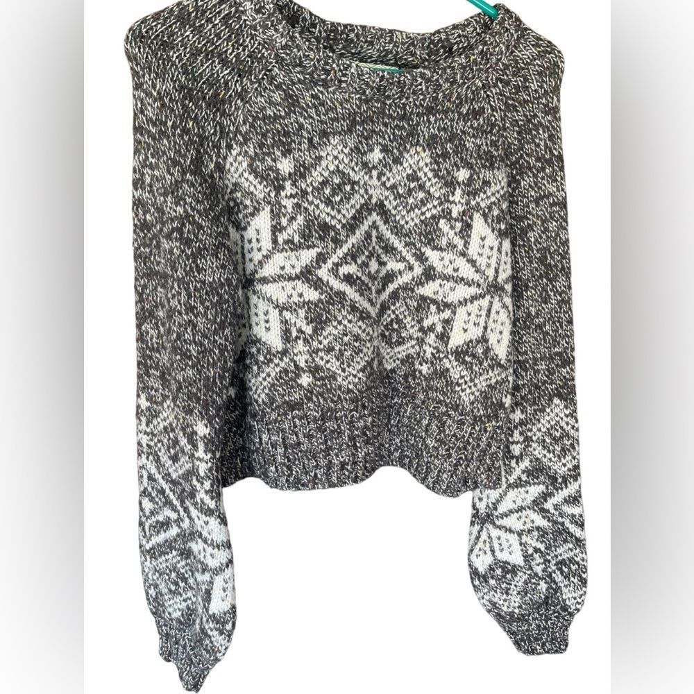 Funky Winter Snowflake Ruby Moon Sweater Size Medium